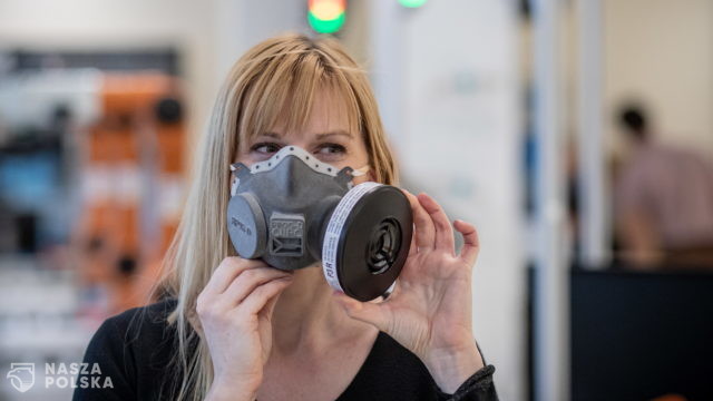 Premier: Pojawia się wiele fake newsów o respiratorach