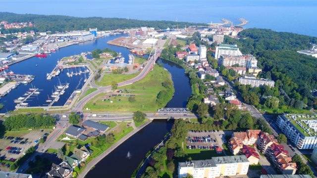 Polacy pomagają zwalczyć epidemię
