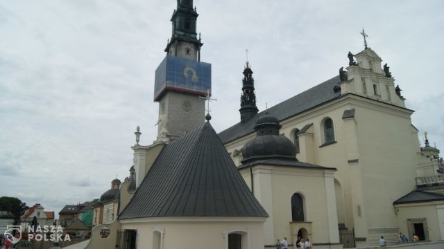Sanepidowi mają pomóc urzędnicy i… pielgrzymka