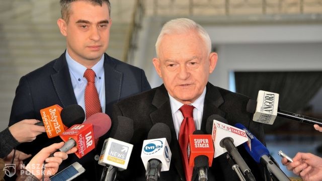 Lewica chce wpisania obowiązku noszenia maseczek do ustawy