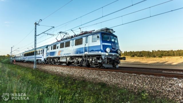 72-latek pomylił gaz z hamulcem. Uderzył w pociąg