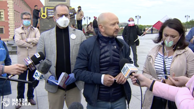 Bury: zostałem siłą wrzucony do „suki policyjnej”; policja: senator sam wszedł do radiowozu