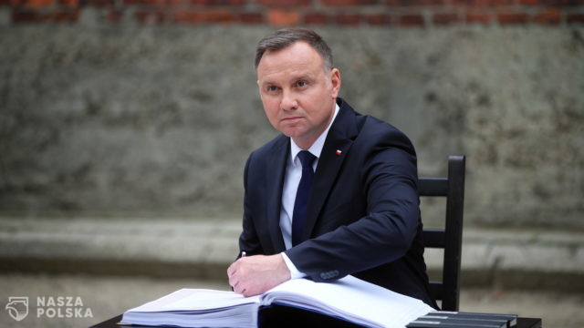Prezydent podpisał ustawę. Podrożeją słodkie napoje i „małpki”