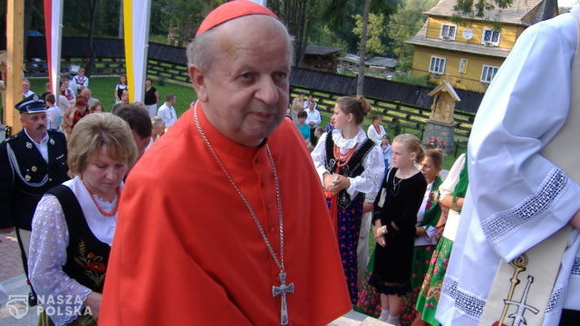 Kardynał Dziwisz: zniesławiające zarzuty; nie przyjmowałem pieniędzy