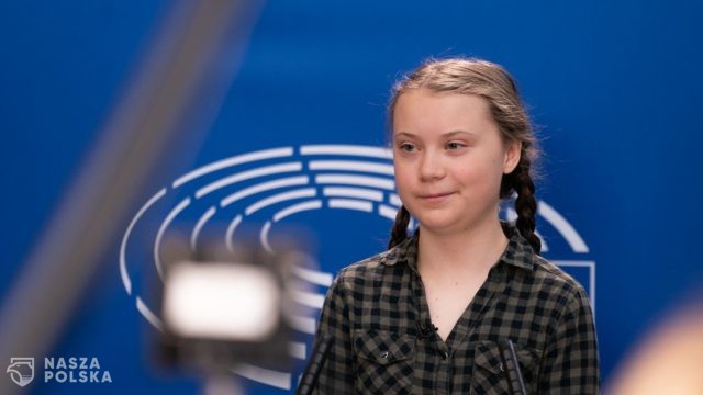 Skandal! Greta Thunberg porównana do…świętej! W książce do polskiego!