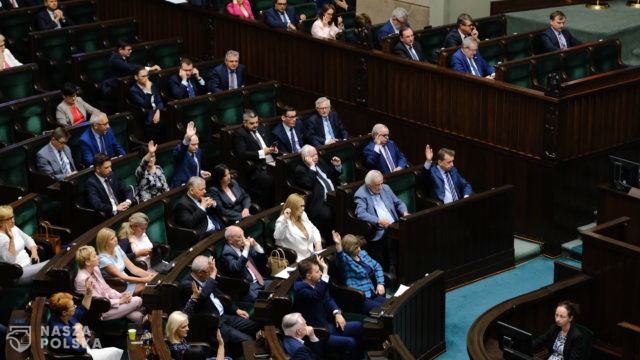 Sejm uchwalił ustawę o wsparciu służb mundurowych