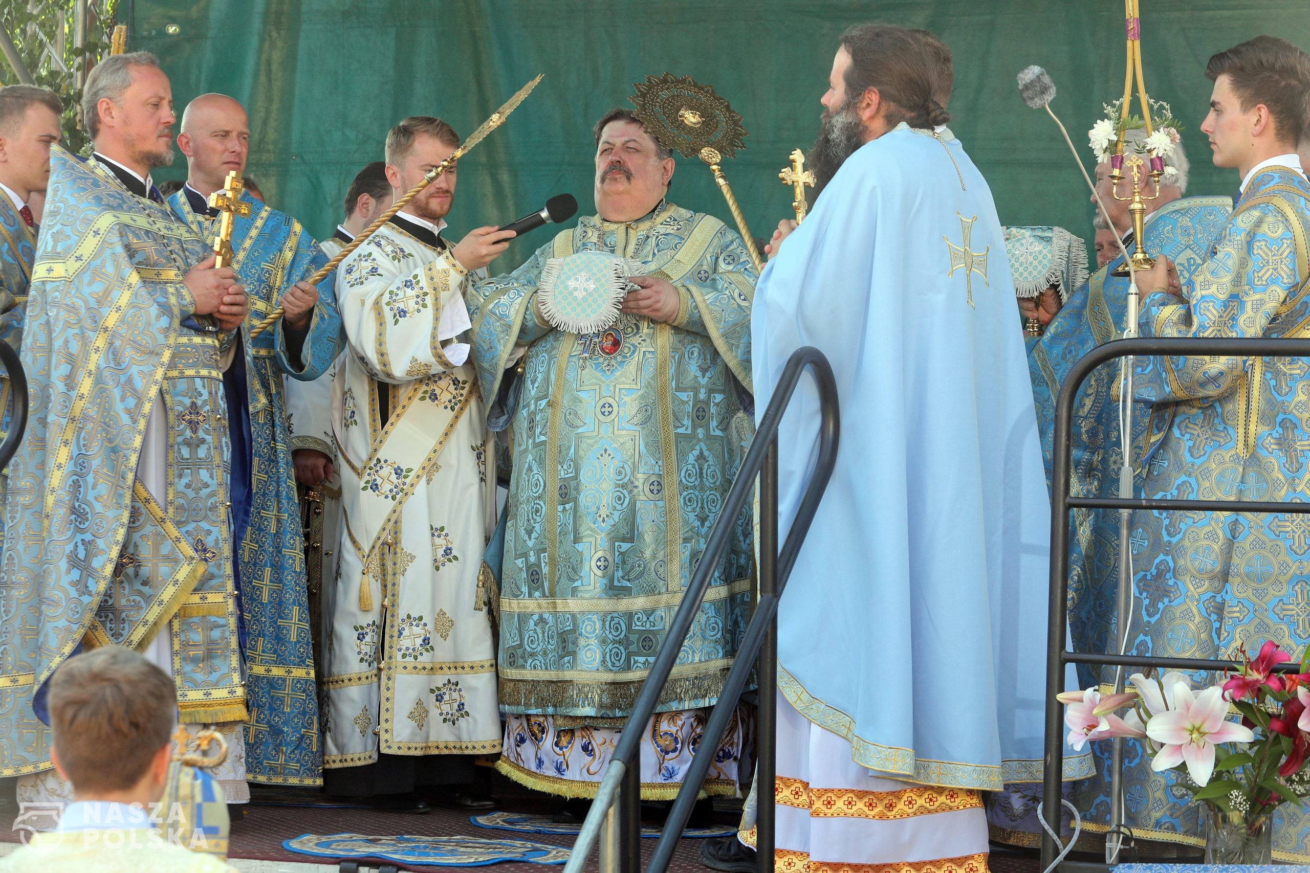 Zaleszany, 25.07.2020. Prawos³awny arcybiskup lubelsko-che³mski Abel (C) podczas uroczystoci w³¹czenia do grona w. mêczenników podlasko-che³mskich pomordowanych w 1946 r. mieszkañców wsi Zaleszany, Szpaki, Pucha³y i Zanie, 25 bm. w wiêto ikony Zaleszañskiej Matki Bo¿ej, na terenie ¯eñskiego Domu Zakonnego w. Wielkiej Mêczennicy Katarzyny w Zaleszanach (woj. podlaskie). (mr) PAP/Artur Reszko