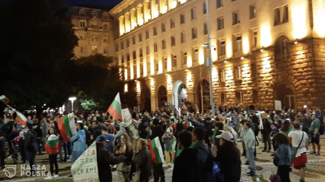 NIE dla dyktatury pod pretekstem koronawirusa – protesty w Europie