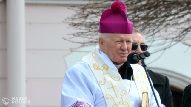 Abp Szal: szanujmy nasze rodziny i módlmy się, by nie uległy zniszczeniu