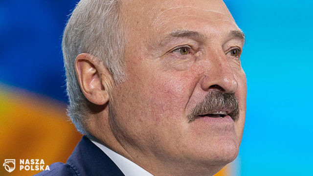 Łukaszenka w BBC: możliwe, że białoruscy żołnierze pomagali migrantom przedostać się do Polski (opis)
