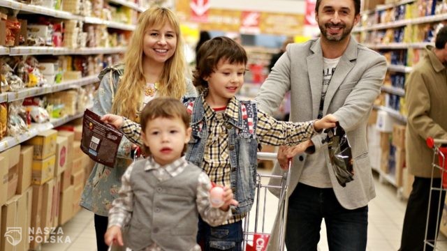Słowacja/ Zakupy robią zorganizowane grupy ludzi bez maseczek
