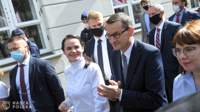 Premier Morawiecki i Swiatłana Cichanouska przeszli ulicami Warszawy