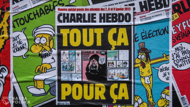 Macron broni „Charlie Hebdo”, który znów publikuje karykatury Mahometa
