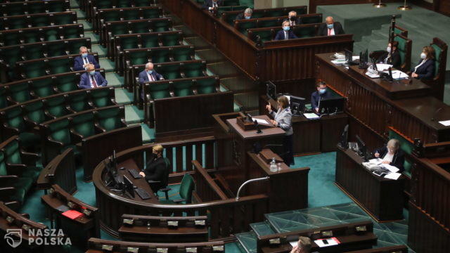 Burza w Sejmie. PiS przegrywa głosowanie. Przerwa do jutra