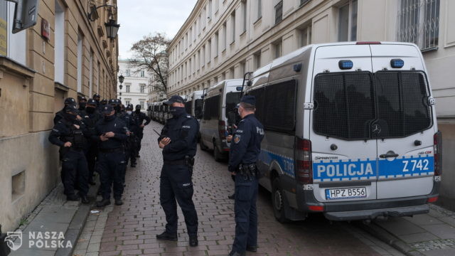 Właścicielka restauracji: Policjant pchnął jedną z kelnerek