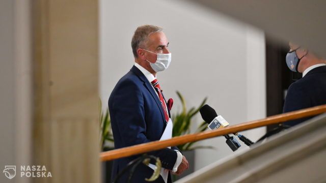 „Piątka dla zwierząt” zostanie wycofana? Senator PiS: „Mam dla rolników dobrą wiadomość”
