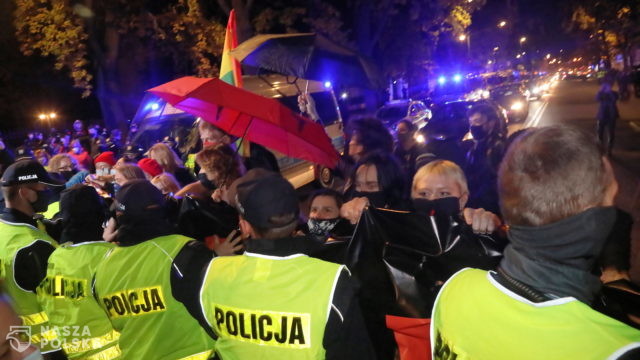 „Nieproporcjonalność i brutalność” policji? Koalicja Obywatelska apeluje