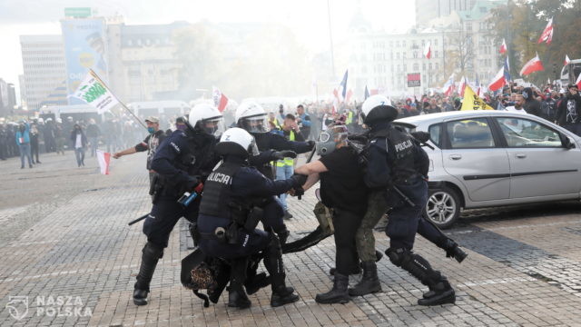 Bilans soboty w Warszawie: zatrzymanych 278 osób, czterech policjantów z obrażeniami
