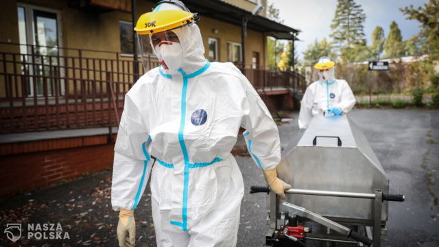 MZ: koronawirus przyczynił się do śmierci m.in. 140 lekarzy i 136 pielęgniarek