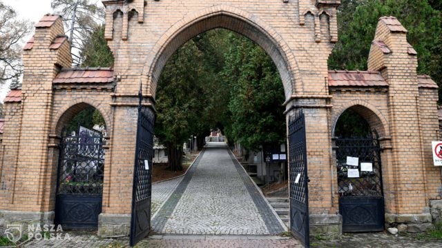 Cmentarze w Przemyślu są i będą otwarte. Bunt prezydenta? 
