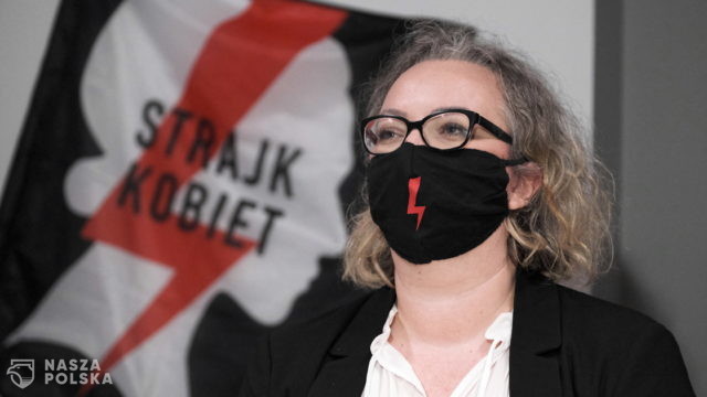Jest akt oskarżenia wobec liderki Strajku Kobiet. Odpowie za znieważenie funkcjonariuszy SG i żołnierzy WP