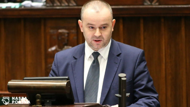 Mucha: powszechny obowiązek szczepień mógłby być niezgodny z konstytucją