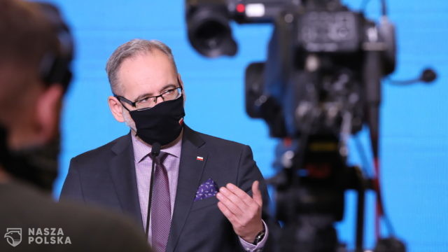 Minister zdrowia: Łączenie powrotów Polaków z Wielkiej Brytanii ze wzrostem zachorowań – manipulacją