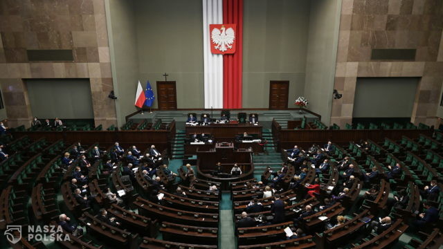 Opozycja złożyła trzy projekty uchwał w sprawie opodatkowania mediów