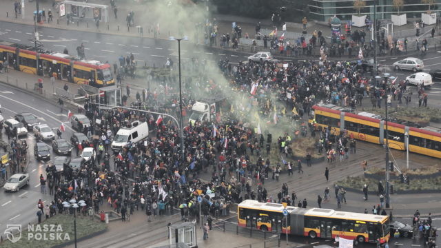 Rozpoczął się protest Strajku Kobiet i przedsiębiorców