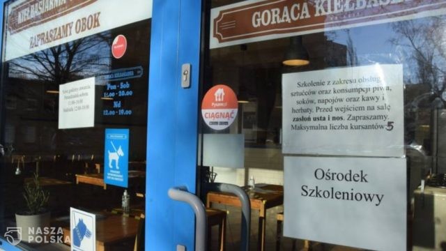 Restauracja zamieniła się w „ośrodek szkoleniowy” i przyjmuje gości