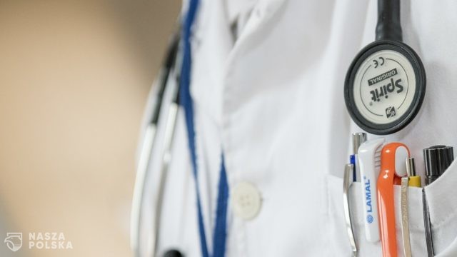 Pandemia nasiliła problemy zdrowotne i absencje wśród pracowników