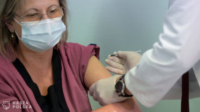 Eksperci: seniorzy mogą źle zareagować na szczepionki przeciwko koronawirusowi