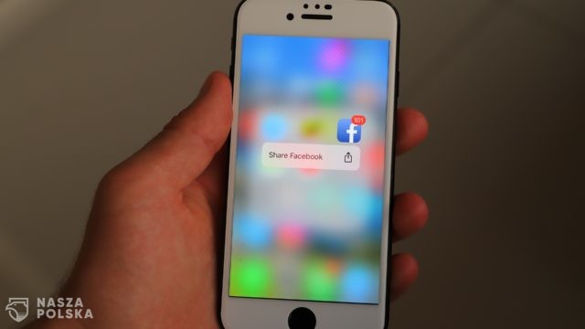 Spór Apple i Facebooka o prywatność
