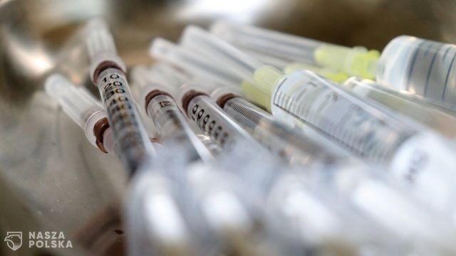 Johnson & Johnson opóźnia wejście na unijny rynek szczepionki przeciw Covid-19