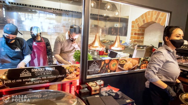 Ministerstwo: Według badań naukowych otwieranie restauracji, hoteli i siłowni jest „nieuzasadnione”