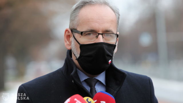 Niedzielski: nie można wykluczyć kolejnych obostrzeń, bo „oswoiliśmy sobie Covida”
