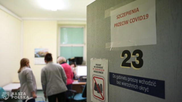 Cessak: Pełne zaszczepienie przeciw COVID-19 znacząco chroni przed chorobą i śmiercią