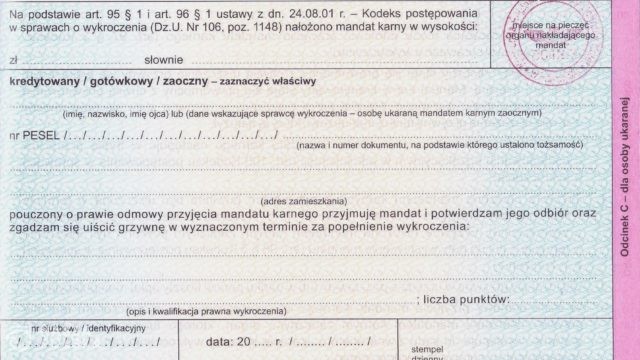 Policja: w niedzielę za brak maseczki wystawiono 1,6 tys. mandatów i 125 wniosków o ukaranie