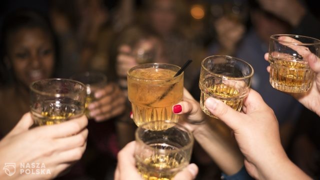 Norwegia/ Zakaz sprzedaży alkoholu w lokalach, bo… omikron