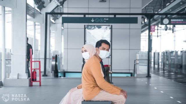 Przyjeżdżający spoza Schengen, niezaszczepieni w pełni, muszą przebywać na kwarantannie co najmniej 7 dni