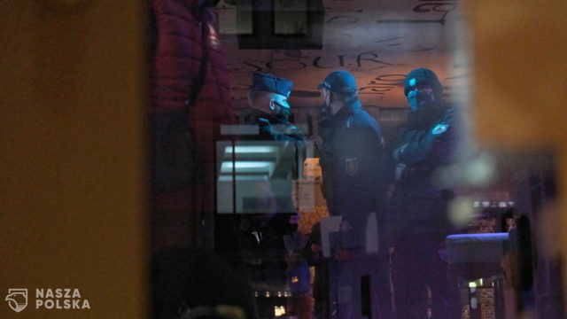 Policja zabrała im alkohol, sanepid zakazał „gromadzenia osób”. Właściciel: „Chyba zamknę lokal”