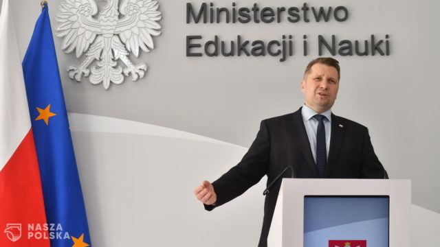 Czarnek: rząd chce utrzymać naukę stacjonarną