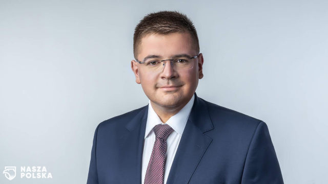 Rzymkowski o niezaszczepionych: w każdej grupie zawodowej są osoby, które wierzą w gusła