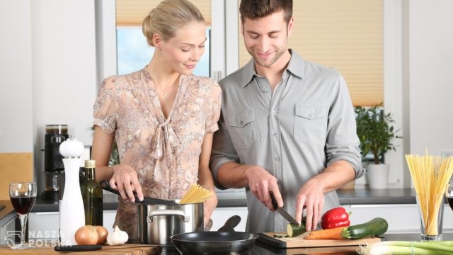 Badanie/ Kobiety i mężczyźni nie chcą dzielić obowiązków domowych po połowie