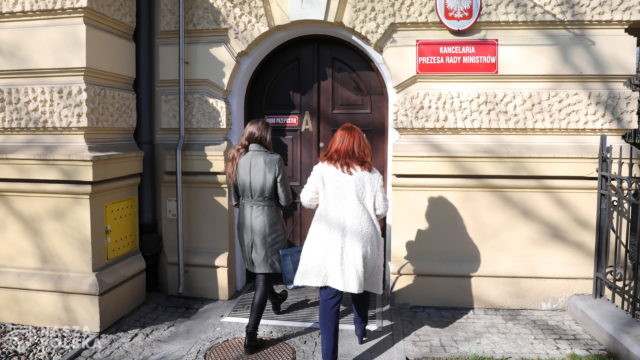 Lewica z kontrolą poselską w KPRM, chce wglądu w harmonogram szczepień