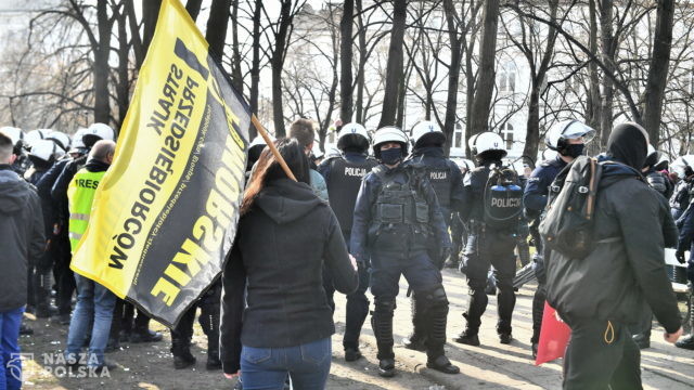 Warszawa/ Strajk przedsiębiorców. Policja zatrzymała co najmniej 6 osób w tym Pawła Tanajno