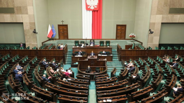 Sejm uchwalił 800 plus