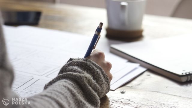Think Tank PE: pandemia zwiększyła zagrożenie ubóstwem wśród kobiet