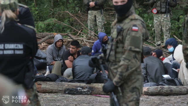 Mieszkańcy Usnarza Górnego i pobliskich Krynek: od miesiąca widzimy coraz więcej uchodźców