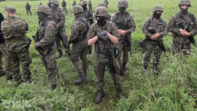 Usnarz Górny/ SG: Po białoruskiej stronie granicy wciąż koczują 24 osoby